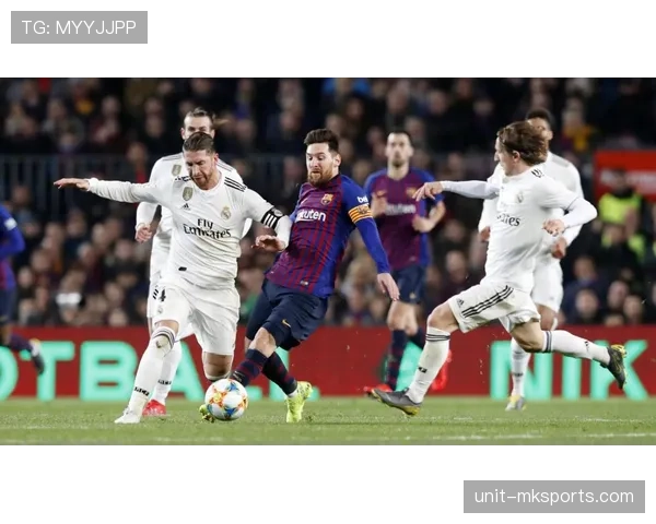 巴萨进攻体系过度依赖边路，中路渗透能力受限影响战术多样性